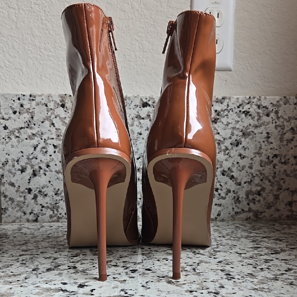 Steve Madden Valley Cognac Caramel Faux Patent Leather Zip Ankle Boots Size 10 - Picture 9 of 13